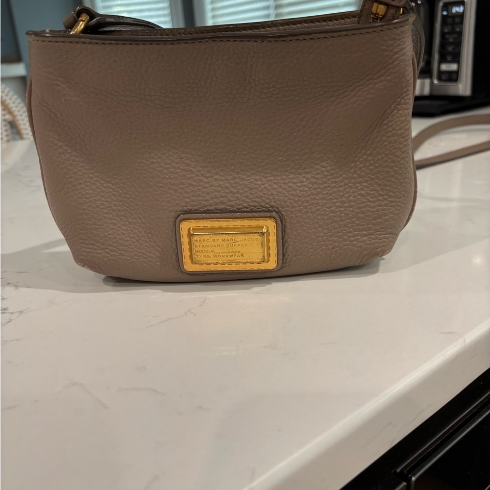 Marc Jacob's leather crossbody bag god condition